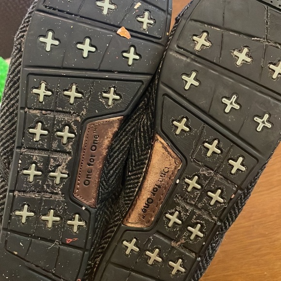 EUC Toms slip ons size 6.5 - Picture 4 of 5